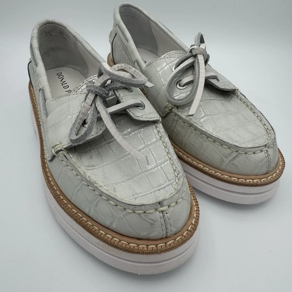 DONALD J. PILNER LILLITH‎ Boat Shoes Brushed Metallic Silver Size 6 NWOB